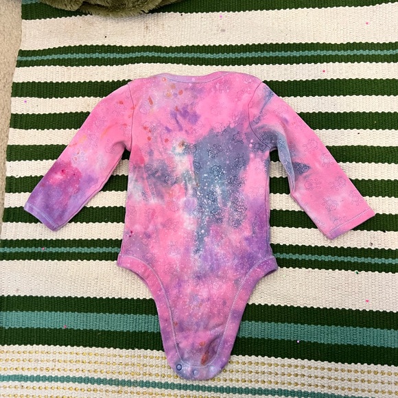TIE DYE 6-9 MONTH BABY GIRL BODYSUIT SHIRT TOP LONG SLEEVE MONKEY HEART ART - Picture 2 of 9
